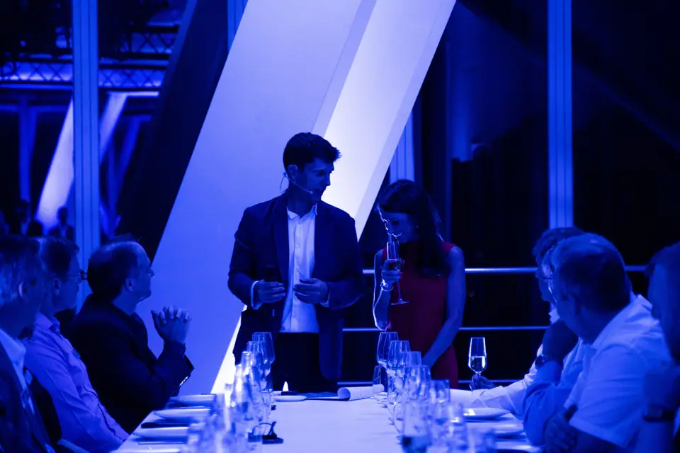 Lights in the Sky: cena de Esteve en la Torre de Collserola