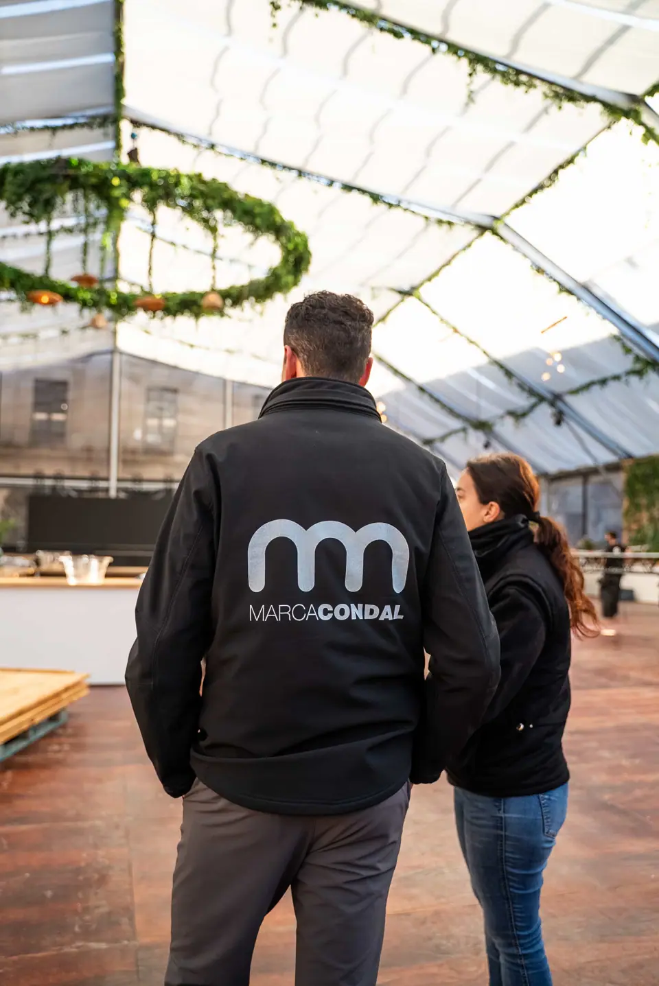 Montaje de un espacio para evento corporativo