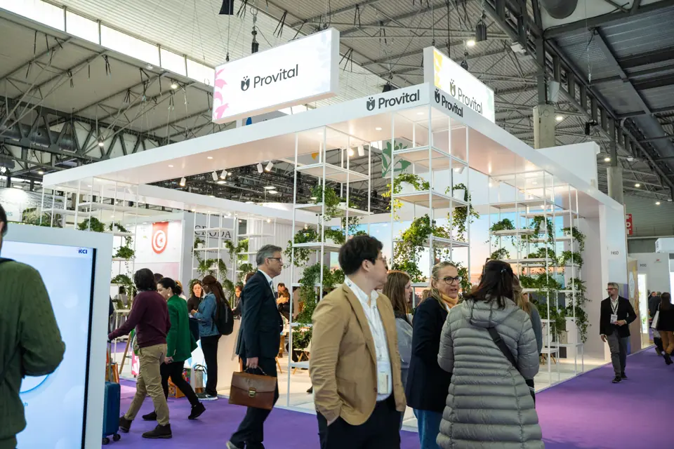 Stand de Provital en un pabellón de Fira de Barcelona durante In-Cosmetics Global