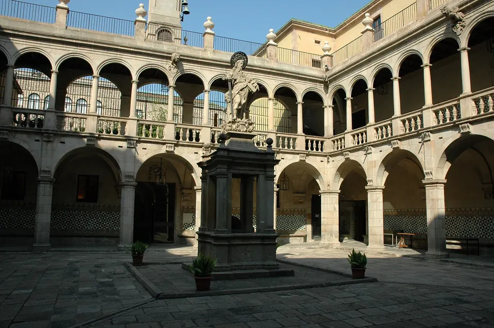 Institut d'Estudis Catalans · Casa de Convalescència (2/4)