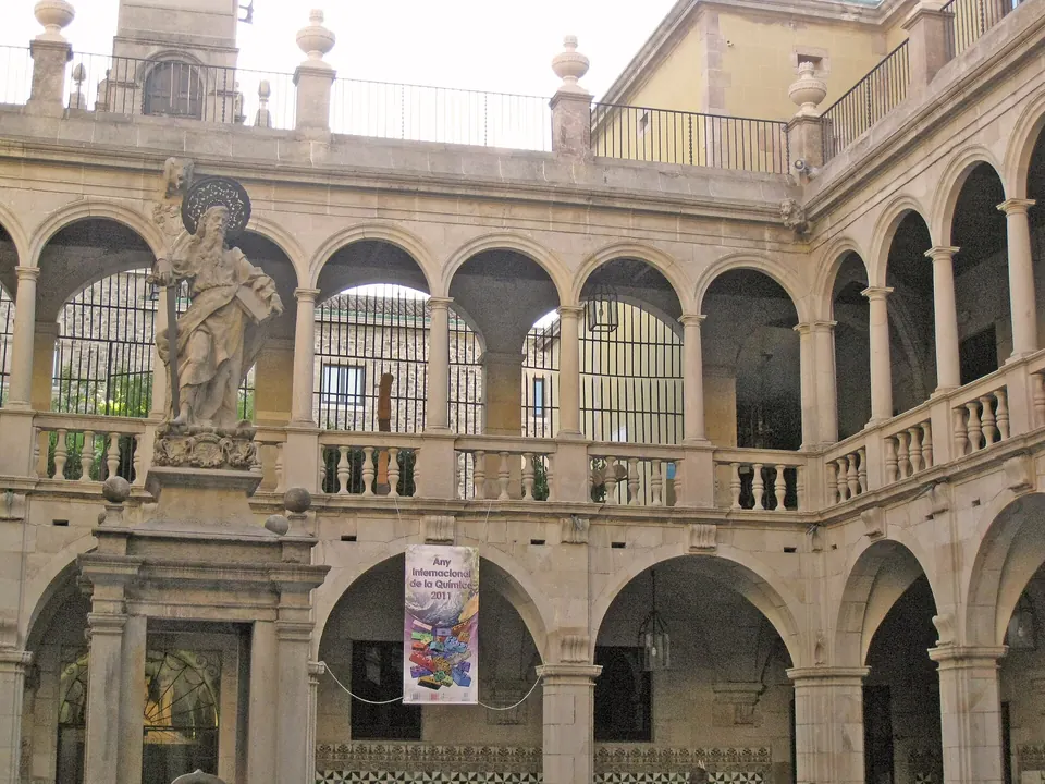 Institut d'Estudis Catalans · Casa de Convalescència (3/4)